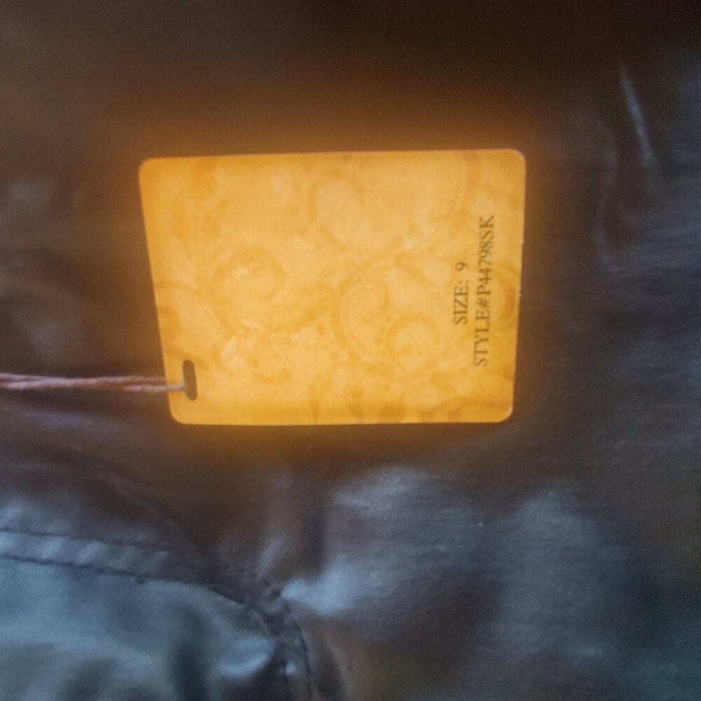 Faux leather pants size 9 - Picture 2 of 4